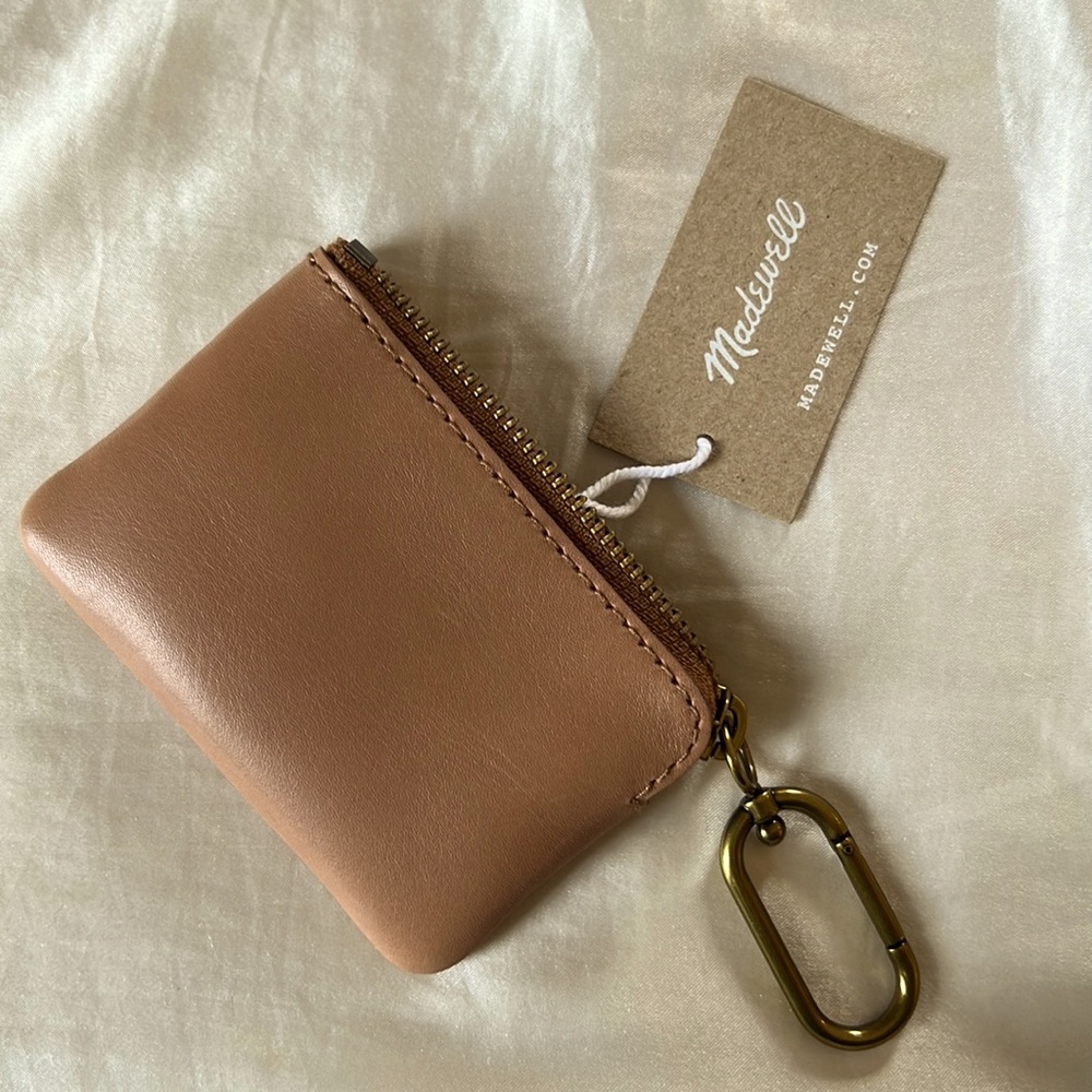 the leather caribiner mini pouch / Madewell / color: hickory